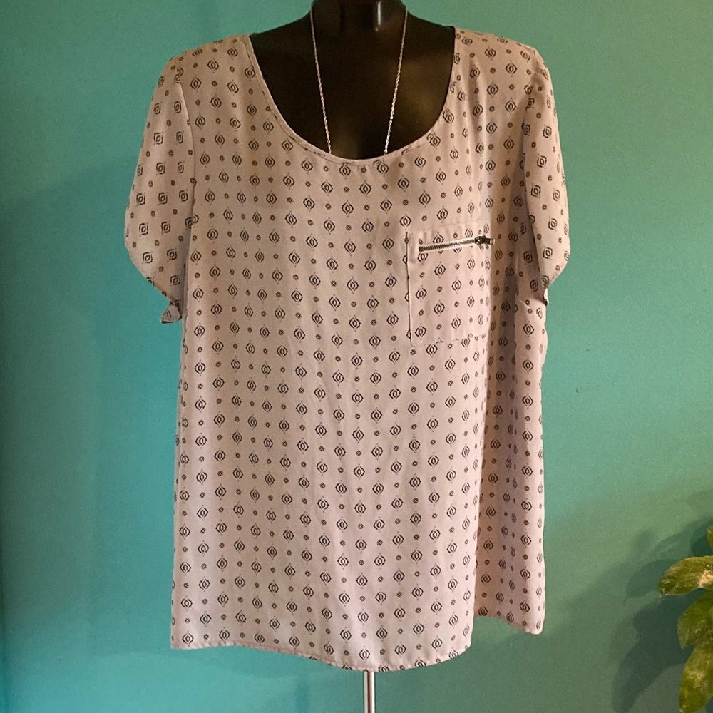 Maurices Keyhole Back Blouse